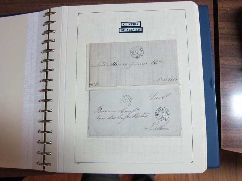0012 (144).JPG -     Lote:    12      Marcofilia      Lotes Especiais       Descrição:      Portugal.   Colecção especializada de carimbos de duplo círculo, tipo 1852, montada em 4 álbuns Lindner, com selos de diversas emissões e cartas, com estudo minucioso de cada marca. Lote a ver.        Lote       Valor Base:     &euro; 3.000,00     Valor Venda:     Retirado     